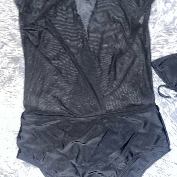 Contrast Mesh Triangle One Piece Swimsuit. Size Med - Picture 6 of 8